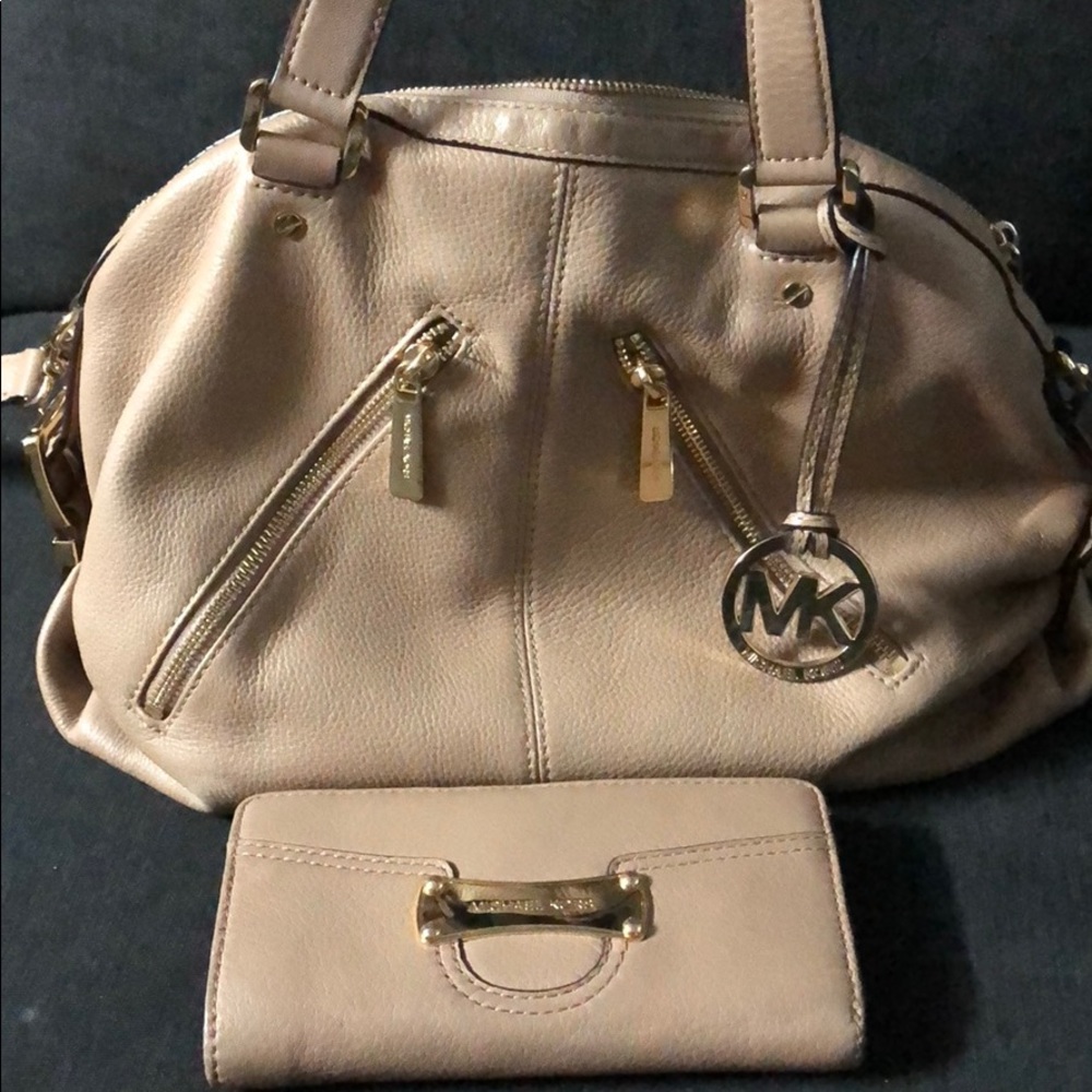 Michael Kors Satchel Handbag/wallet